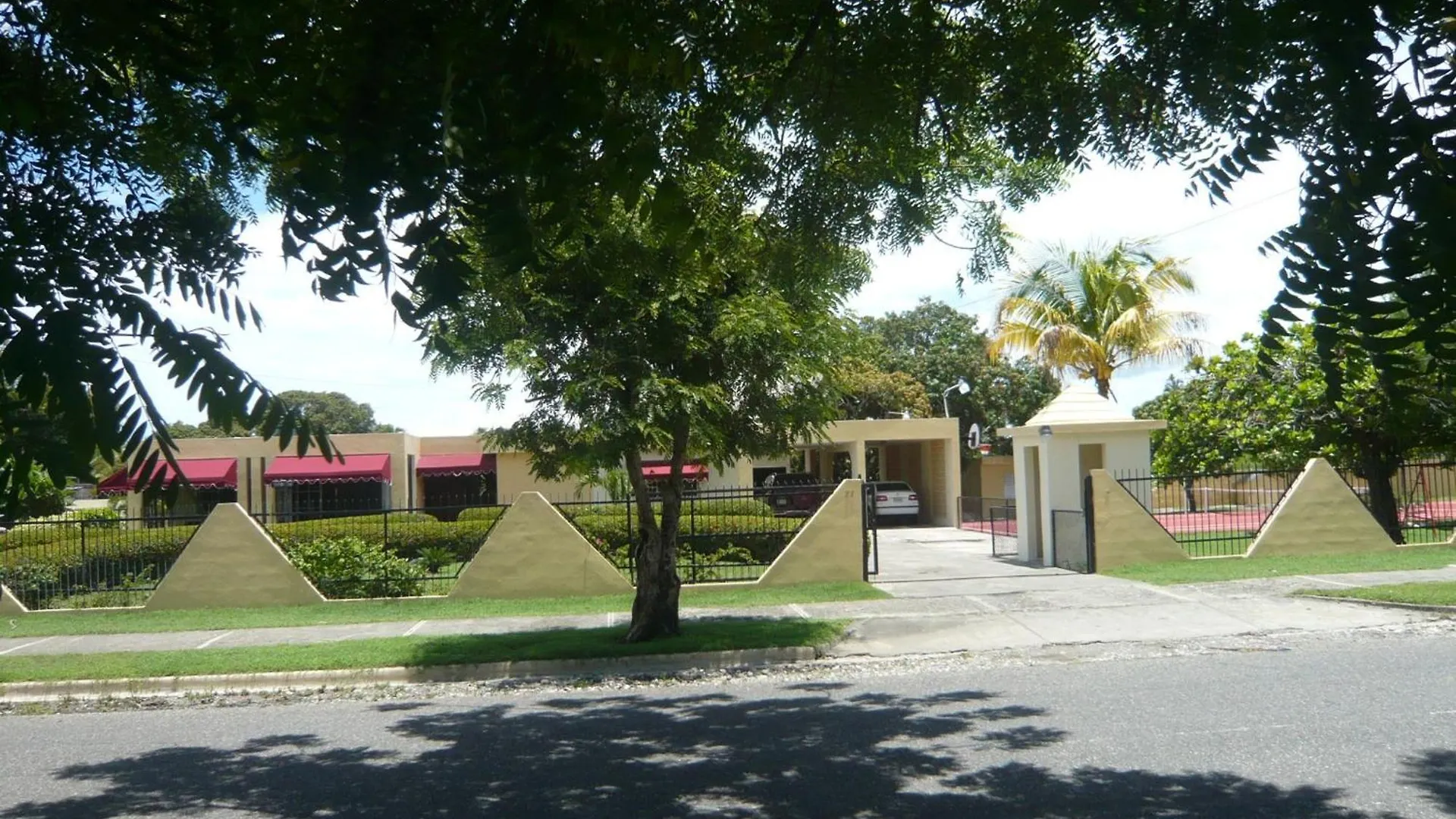 Villa Los Almendros - 2 Pools And Private Tennis Court Bani